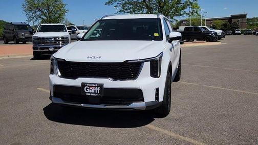 Glacial White Pearl 2024 Kia Sorento S