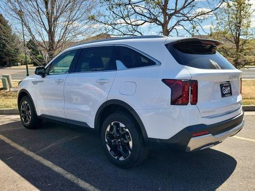 Glacial White Pearl 2024 Kia Sorento S