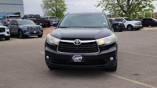 Attitude Black Metallic 2015 Toyota Highlander LE
