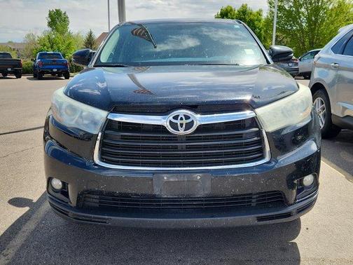 Attitude Black Metallic 2015 Toyota Highlander LE