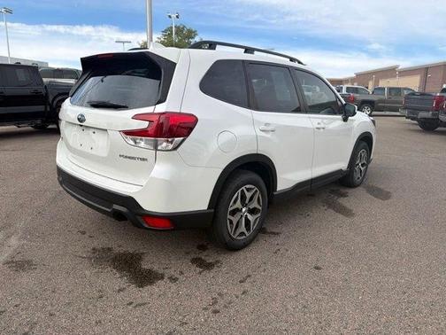 Crystal White Pearl 2023 Subaru Forester Premium