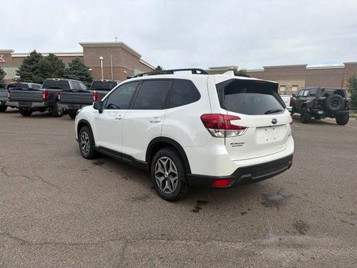 Crystal White Pearl 2023 Subaru Forester Premium