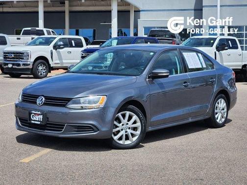 Platinum Gray Metallic 2013 Volkswagen Jetta SE