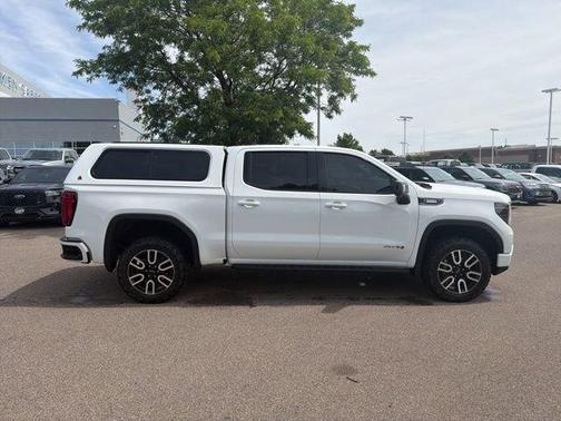 Summit White 2023 GMC Sierra 1500 AT4