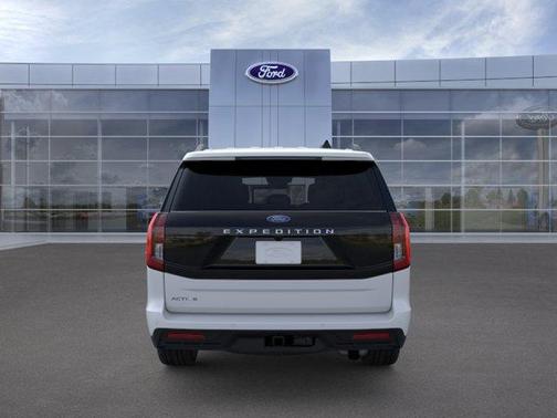 Space Silver 2026 Ford Expedition Active