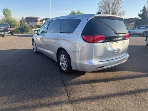 Silver Mist Clearcoat 2022 Chrysler Voyager LX