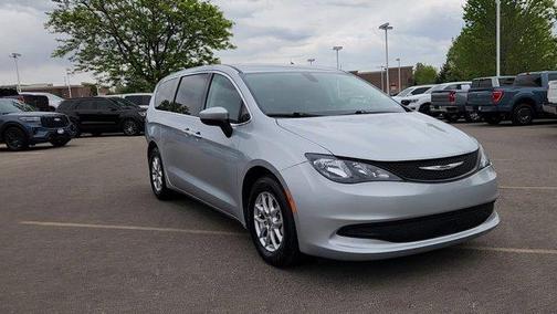 Silver Mist Clearcoat 2022 Chrysler Voyager LX