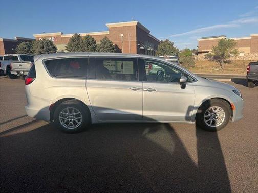 Silver Mist Clearcoat 2022 Chrysler Voyager LX
