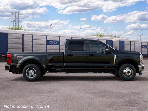 Agate Black Metallic 2027 Ford F-350 Lariat Super Duty