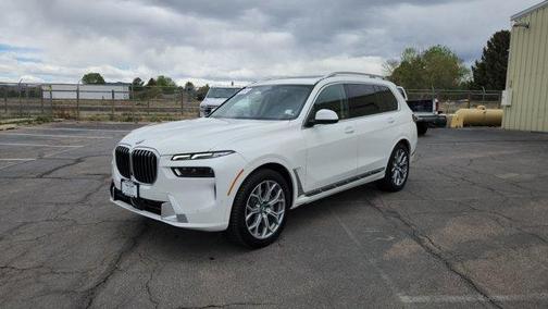Alpine White 2025 BMW X7 xDrive40i