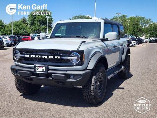 Avalanche Gray 2026 Ford Bronco Outer Banks