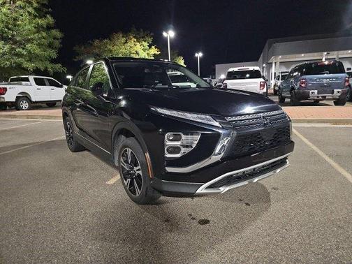 Labrador Black Pearl 2025 Mitsubishi Eclipse Cross SE