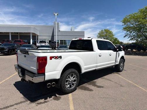 White Metallic 2022 Ford F-350 Lariat Super Duty