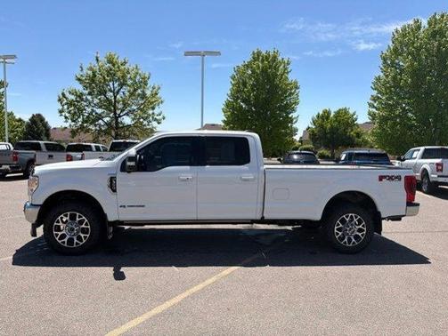 White Metallic 2022 Ford F-350 Lariat Super Duty