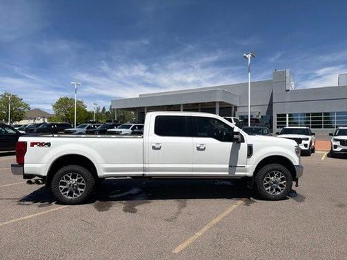 White Metallic 2022 Ford F-350 Lariat Super Duty