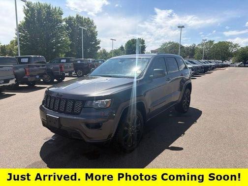 Granite Crystal Clearcoat Metallic 2018 Jeep Grand Cherokee Altitude