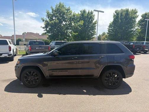 Granite Crystal Clearcoat Metallic 2018 Jeep Grand Cherokee Altitude