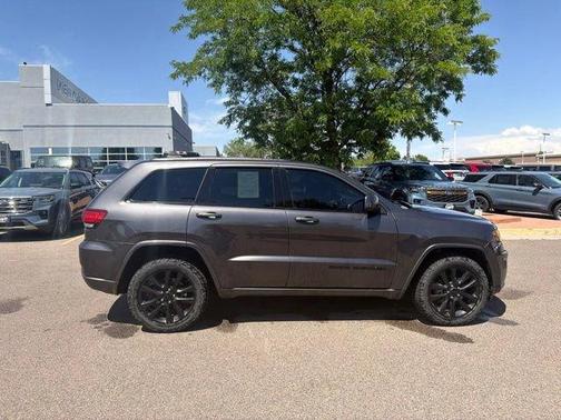 Granite Crystal Clearcoat Metallic 2018 Jeep Grand Cherokee Altitude