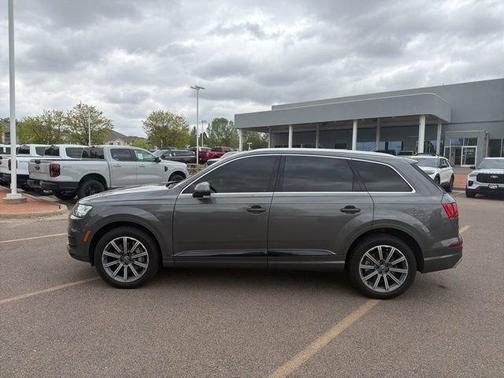 Samurai Gray Metallic 2019 Audi Q7 45 SE Premium Plus