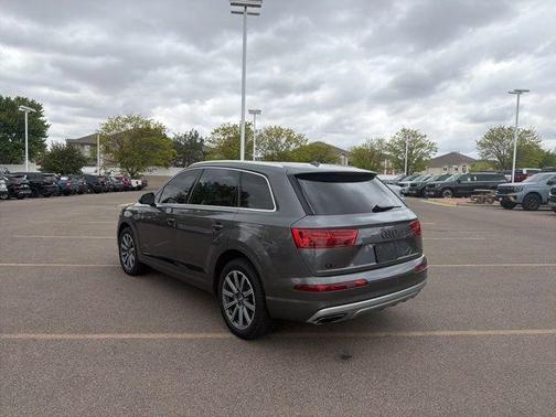 Samurai Gray Metallic 2019 Audi Q7 45 SE Premium Plus