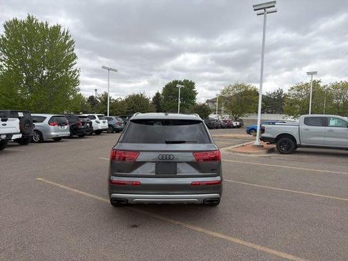Samurai Gray Metallic 2019 Audi Q7 45 SE Premium Plus