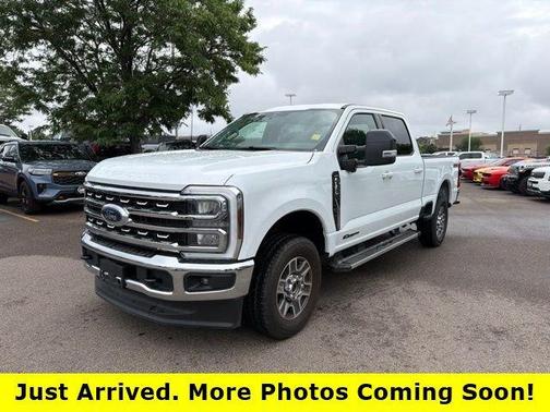 Oxford White 2025 Ford F-250 Lariat