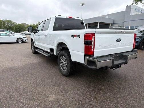 Oxford White 2025 Ford F-250 Lariat