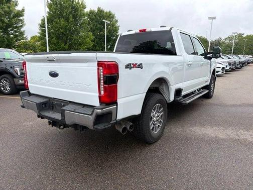 Oxford White 2025 Ford F-250 Lariat