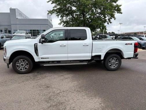 Oxford White 2025 Ford F-250 Lariat