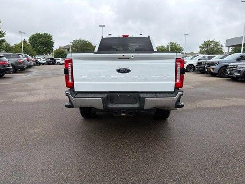 Oxford White 2025 Ford F-250 Lariat