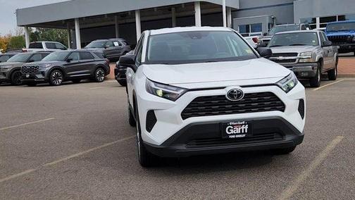 Ice 2025 Toyota RAV4 LE