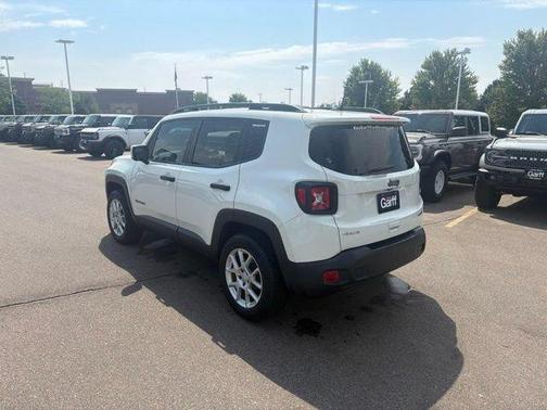 Alpine White Clearcoat 2021 Jeep Renegade Latitude