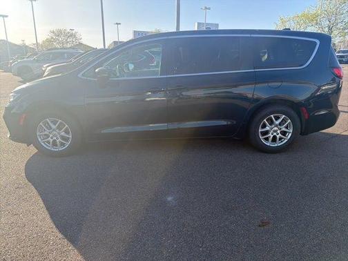 Fathom Blue Pearlcoat 2023 Chrysler Pacifica Touring-L