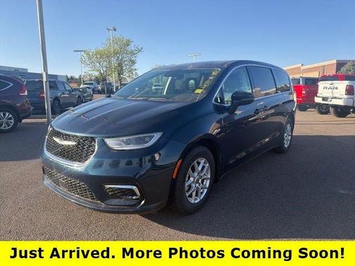 Fathom Blue Pearlcoat 2023 Chrysler Pacifica Touring-L