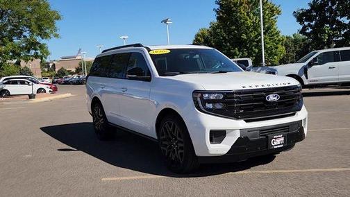 Star White 2027 Ford Expedition Platinum