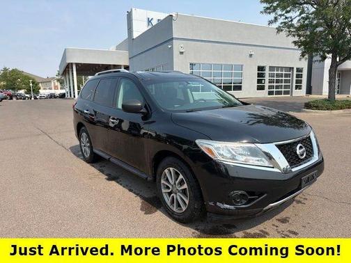 Magnetic Black 2016 Nissan Pathfinder S