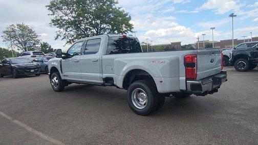 Avalanche 2026 Ford F-350 Lariat Super Duty