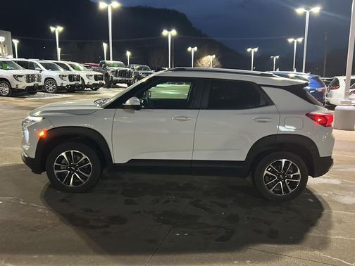 Summit White 2025 Chevrolet Trailblazer LT