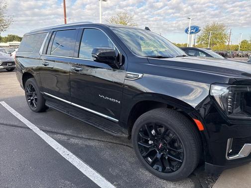 2022 GMC Yukon XL SLT