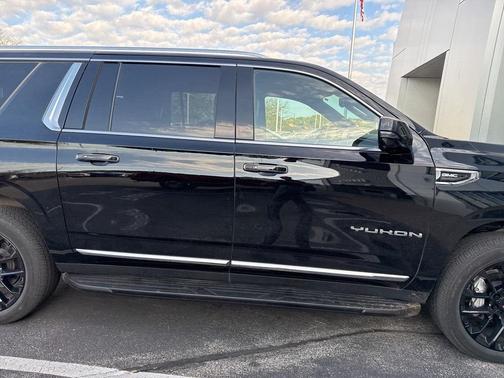 2022 GMC Yukon XL SLT