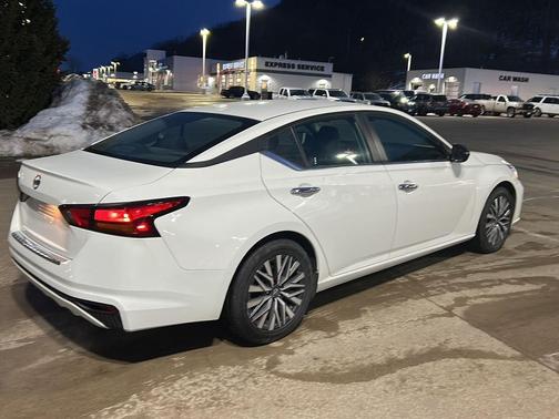 2025 Nissan Altima SV FWD