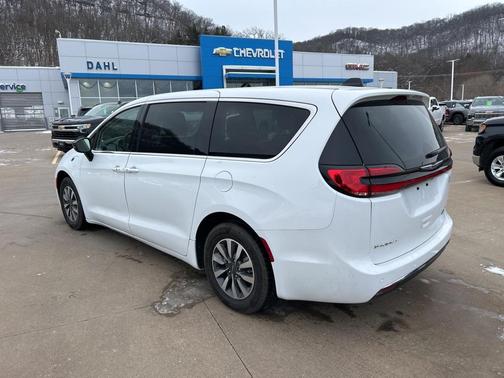 2024 Chrysler Pacifica Hybrid Select