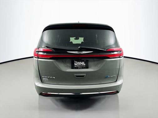 2022 Chrysler Pacifica Hybrid Touring L