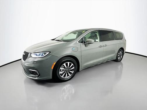 2022 Chrysler Pacifica Hybrid Touring L