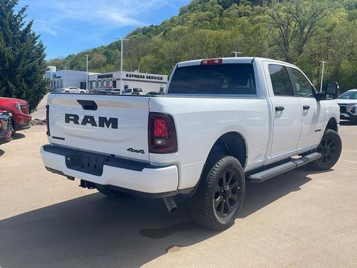 Bright White Clearcoat 2025 RAM 2500 Big Horn Crew Cab 4x4 6'4' Box
