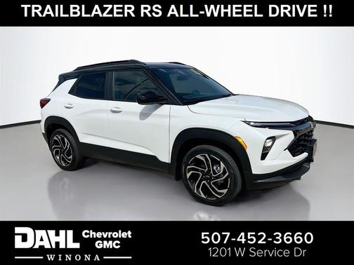 Iridescent Pearl Tricoat 2026 Chevrolet Trailblazer RS