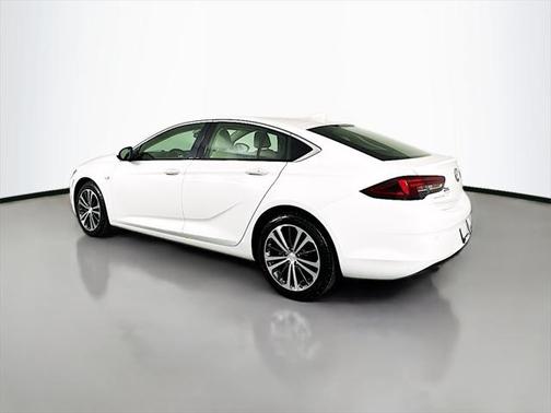 2018 Buick Regal Sportback Essence