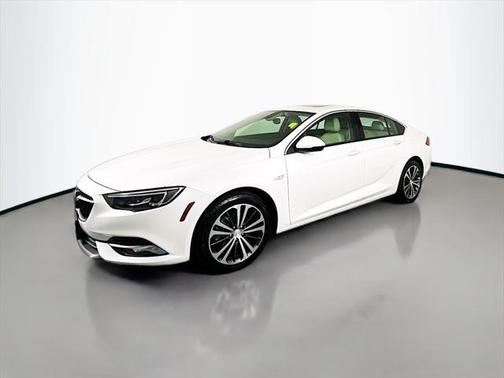 2018 Buick Regal Sportback Essence