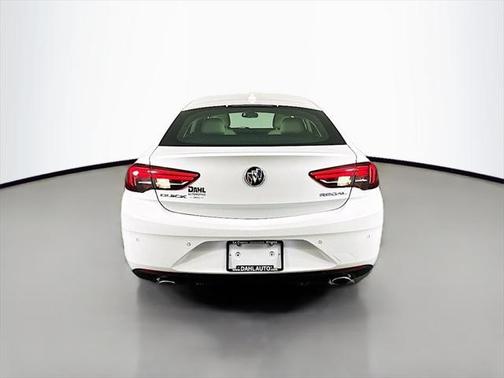 2018 Buick Regal Sportback Essence