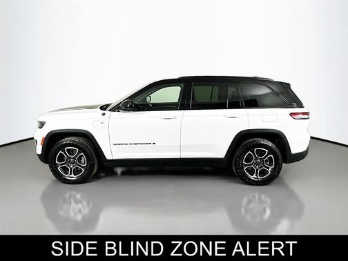 2022 Jeep Grand Cherokee 4xe Trailhawk